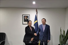 El embajador de Vietnam en Australia, Pham Hung Tam, realizó hoy una visita de cortesía a la Alta Comisionada de la República de Nauru en Australia, Camilla Solomon. (Fuente: VNA)