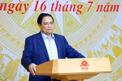 El primer ministro de Vietnam, Pham Minh Chinh, preside la reunión. (Foto: VNA)