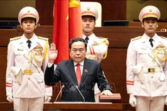 El presidente de la Asamblea Nacional de Vietnam, Tran Thanh Man, presta juramento. (Foto: VNA)