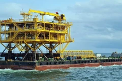 Vietsovpetro instala con éxito bloque superior de plataforma BK-23