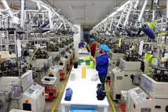 Dentro de la empresa textil y de teñido Jasan en la ciudad portuaria de Hai Phong (Foto: VNA)