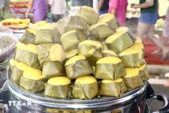 En el Festival se vende un pastel típico de An Giang elaborado con palma de palmira, (Fuente: VNA)