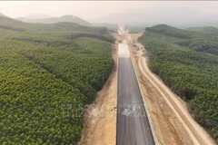 Un tramo de la autopista Norte-Sur que cruza la provincia de Ha Tinh. (Foto: VNA)