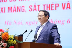 El primer ministro, Pham Minh Chinh, interviene en la conferencia. (Fuente: VNA)