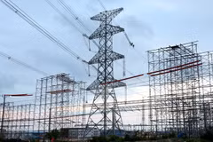 Premier vietnamita urge a EVN a mantener su papel clave en el suministro eléctrico nacional