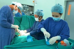Vietnam realiza con éxito primer trasplante de células madre para tratar fibrosis pulmonar