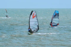 Compiten atletas de 30 países en campeonato mundial de windsurf en Vietnam