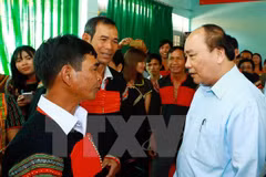 Premier de Vietnam se reúne con pobladores en provincia altiplana