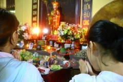 Habitantes de Ciudad Ho Chi Minh participan en ceremonia de gratitud Vu Lan