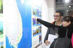 Presentan belleza de mar e islas vietnamitas en París