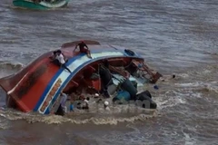 Premier vietnamita insta a intensificar labores de rescate tras naufragio en Bac Lieu