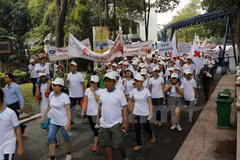 Más de cinco mil personas participan en caminatas benéficas por victimas de Dioxina
