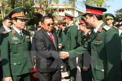 Presidente de Laos aboga por estrechar lazos con Vietnam