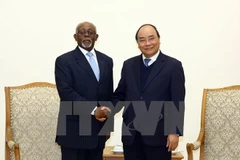 Premier de Vietnam recibe a canciller de Camerún