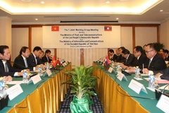 Efectúan foro de tecnología informática y comunicación Vietnam – Laos
