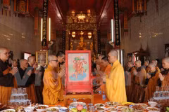 Efectúan en Tailandia fiesta budista Vu Lan para expresar la gratitud filial