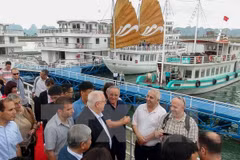 Presidente de Israel visita Bahía de Ha Long