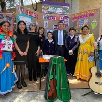 El embajador Nguyen Van Hai visita la Escuela Primaria República Socialista de Vietnam en México (Fuente; VNA)