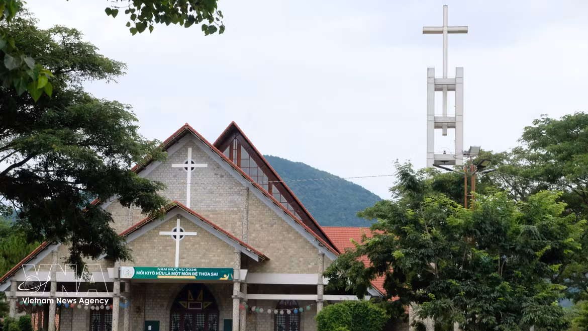 Singular iglesia de piedra de Da Tong, un atractivo de la zona montañosa de Dam Rong en Lam Dong 