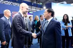 El ministro para Europa y Asuntos Exteriores de Francia, Jean Noel Barrot, y el viceprimer ministro y canciller de Vietnam, Bui Thanh Son. (Fuente: VNA)