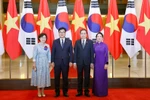 El presidente de la Asamblea Nacional de Vietnam, Tran Thanh Man, y su esposa presidieron la ceremonia de bienvenida al presidente de la Asamblea Nacional de Corea del Sur, Woo Won Shik, y su esposa. (Fuente: VNA)