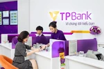 Clientes realizan transacciones en TPBank. (Foto: TPBank)