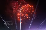 Espectáculo artístico de fuegos artificiales durante la noche de inauguración. (Fuente: VNA)