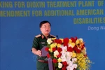 El coronel general Hoang Xuan Chien, viceministro de Defensa y jefe del Comité Nacional para la superación de las secuelas de bombas, minas y agentes químicos, habla en el evento. (Fuente: VNA)