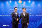 El viceministro de Relaciones Exteriores de Vietnam, Nguyen Manh Cuong, y el secretario de Estado del Ministerio de Asuntos Exteriores y Cooperación Internacional de Camboya, Ung Rachana. (Fuente: VNA)