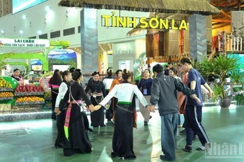 Provincia norvietnamita de Son La lleva el espíritu del noroeste a la Feria de Otoño 2025. (Foto: VNA)