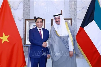 El primer ministro de Vietnam, Pham Minh Chinh, y su homólogo kuwaití, Sheikh Ahmad Al-Abdullah Al-Sabah. (Foto: VNA)