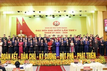 La primera Asamblea del Partido de la provincia norteña vietnamita de Tuyen Quang, mandato 2025-2030, se inaugura con la participación de 415 delegados, que representan a más de 130.000 militantes en toda la provincia. (Foto: VNA)