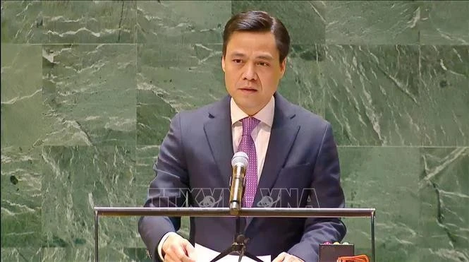 El embajador Dang Hoang Giang, jefe de la misión permanente de Vietnam ante la ONU, habla en la ceremonia (Fuente: VNA)