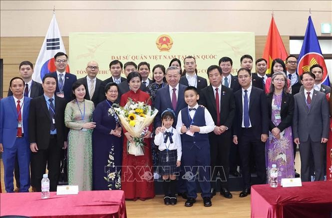 El secretario general del PCV, To Lam, se reúne con comunidad de connacionales en Corea del Sur (Fuente: VNA)