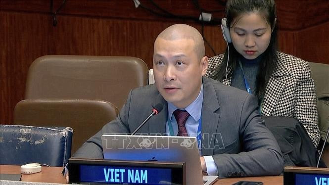 Nguyen Hoang Nguyen, subjefe de la misión permanente del país indochino ante la Organización de las Naciones Unidas, pronuncia su discurso en la reunión (Fuente: VNA)