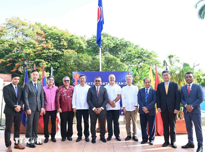Los representantes de los países del Sudeste Asiático en Cuba. (Fuente: VNA)