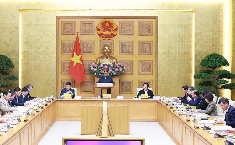 El primer ministro Pham Minh Chinh preside la reunión (Fuente: VNA)