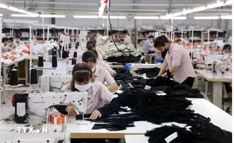 En una fábrica de confecciones y textiles de Vietnam. (Fuente: VNA)