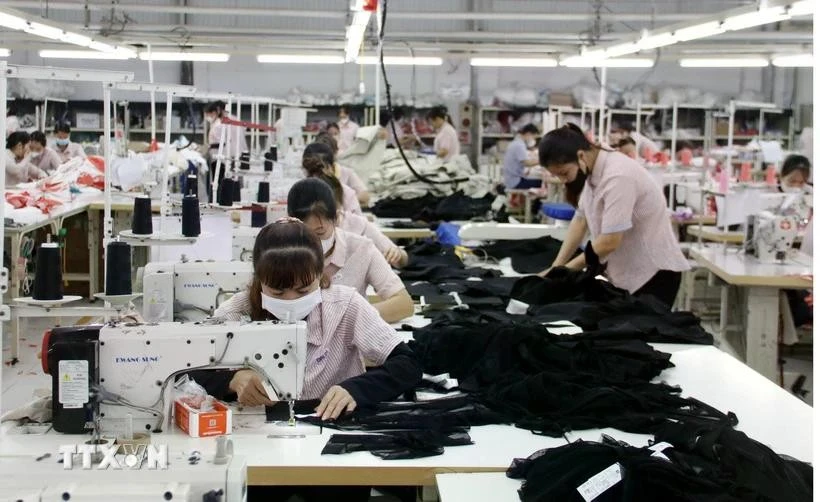 En una fábrica de confecciones y textiles de Vietnam. (Fuente: VNA)