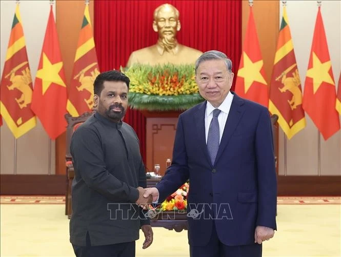 El secretario general del Partido Comunista de Vietnam, To Lam, recibe al presidente de Sri Lanka, Anura Kumara Dissanayaka. (Fuente: VNA)