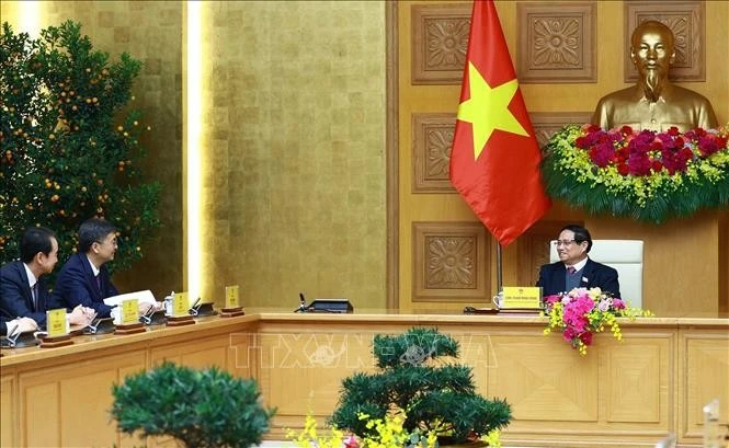 El primer ministro de Vietnam, Pham Minh Chinh, recibe a Chen Gang, secretario del Comité del Partido Comunista de China en Guangxi. (Fuente: VNA)