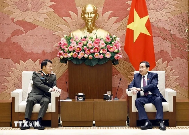 El presidente de la Asamblea Nacional, Tran Thanh Man y el ministro de Seguridad Pública, Luong Tam Quang. (Fuente: VNA)