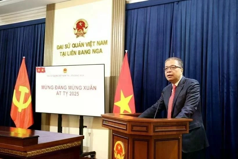 El embajador vietnamita en Rusia, Dang Minh Khoi, habla en la reunión. (Foto: VNA)