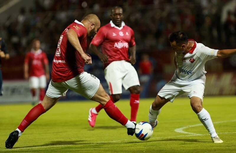 En el partido amistoso entre Manchester Reds y estrellas vietnamitas (Fuente: VNA)