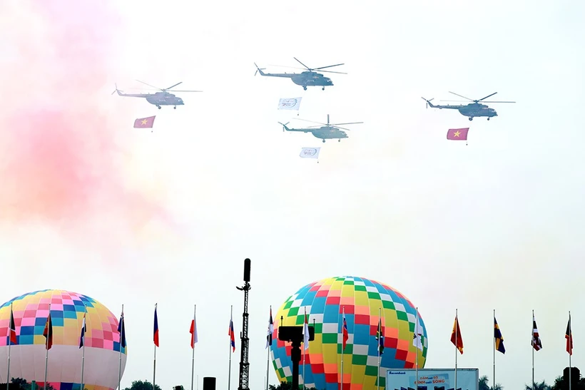 Un espectáculo de aviones en el ensayo para la inauguración de la Exposición Internacional de Defensa de Vietnam 2024. (Foto: Ministerio de Defensa)