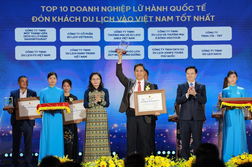 Honran a 10 mejores empresas de viaje internacional que traen turistas a Vietnam. (Fuente: VNA) 