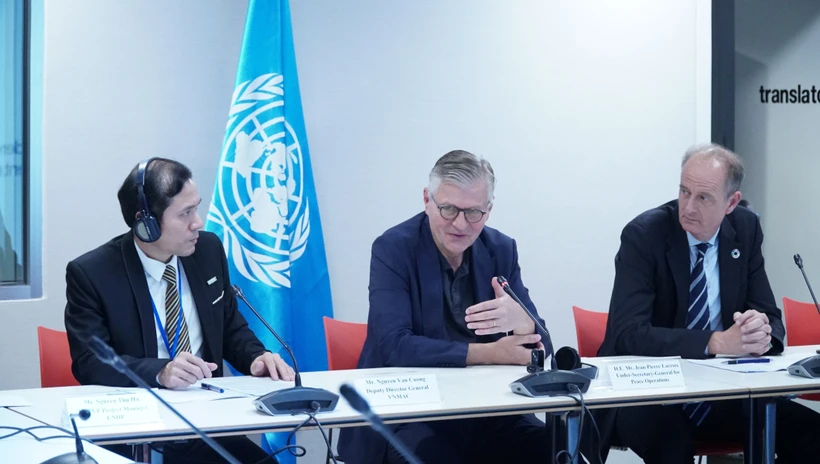 Jean-Pierre Lacroix, subsecretario general de la ONU para operaciones de paz, pronuncia un discurso en el encuentro (Fuente: VNA)
