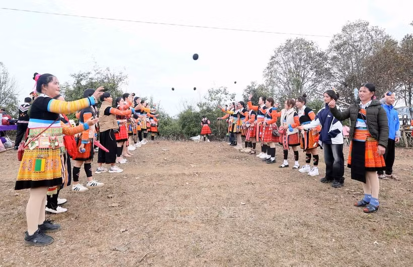 El juego tradicional de los Mong. (Fuente: VNA)