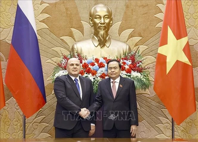 El presidente de la Asamblea Nacional de Vietnam, Tran Thanh Man, y el primer ministro de Rusia, Mikhail Vladimirovich Mishustin. (Fuente: VNA)