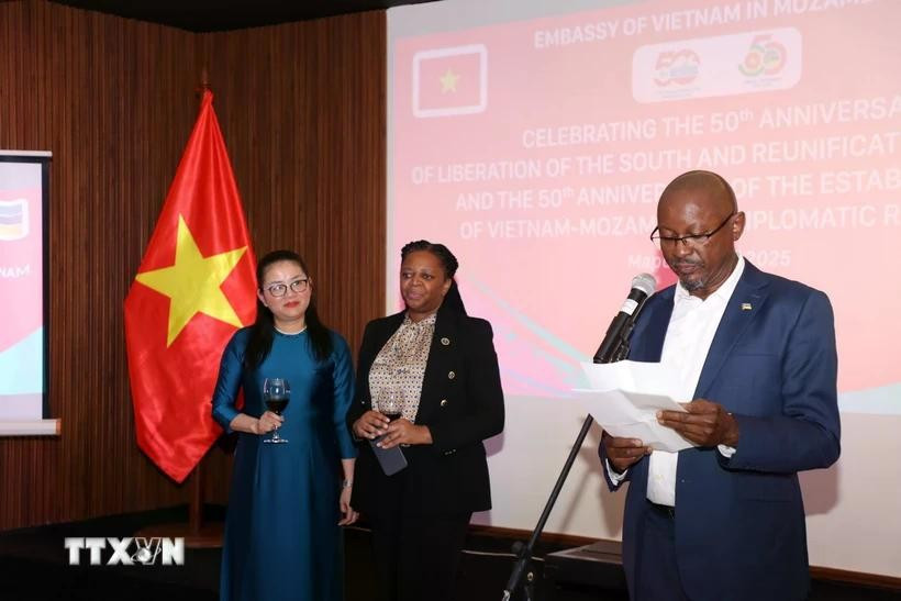 José António Alberto Matsinhe, director de la Dirección de Asia y Oceanía del Ministerio de Asuntos Exteriores y Cooperación de Mozambique, pronuncia su discurso. (Fuente. VNA) 
